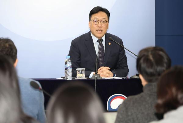 김병환 "대출금리 내릴 때 됐다…가계부채는 계속 관리"(종합)