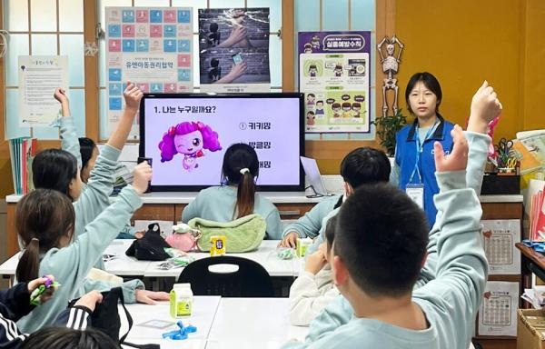 경상국립대와 함양 한빛지역아동센터의 다문화가정 자녀 대상 멘토링 프로그램 활동 모습. (사진=경상국립대)