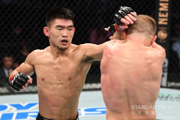 [UFC]  '올림픽 金' 헨리 세후도, 中 송야동과 내달 UFC 시애틀 대회서 격돌