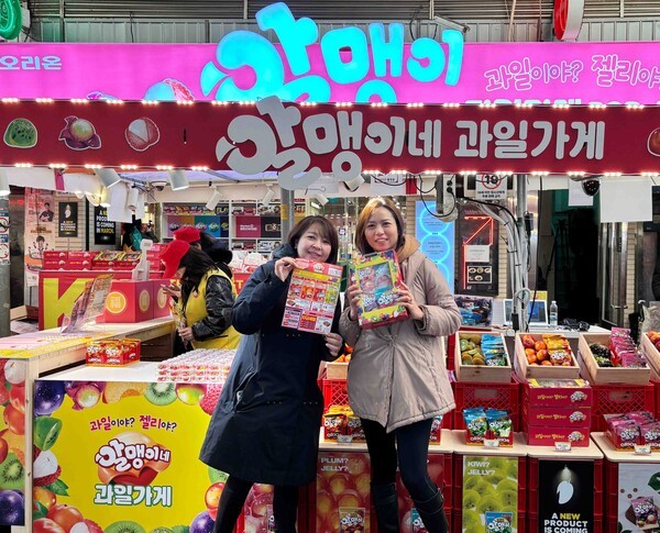 오리온 ‘알맹이 젤리’ 팝업스토어 외국인 관광객. [사진=오리온]