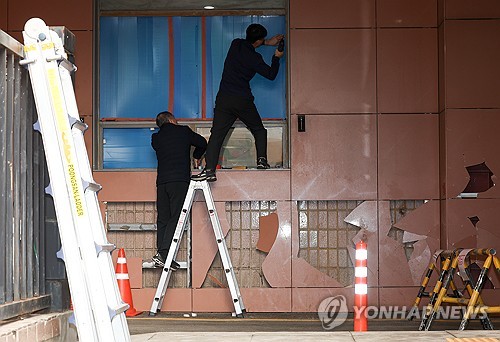 서부지법 난동 가담자들 변호인단 "경찰청장대행 직무유기 소지"