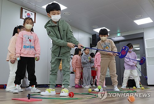 "학부모·학생 10명 중 8~9명, 늘봄학교 만족…양육부담 덜어"