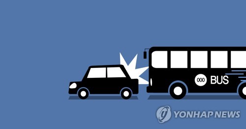 경부고속도로 부산방향 천안 부근서 버스 등 3중추돌…16명 부상