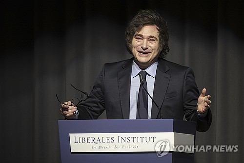 "아르헨 대통령, 이민ㆍ성소수자 권리 제한"…트럼프 따라하기?