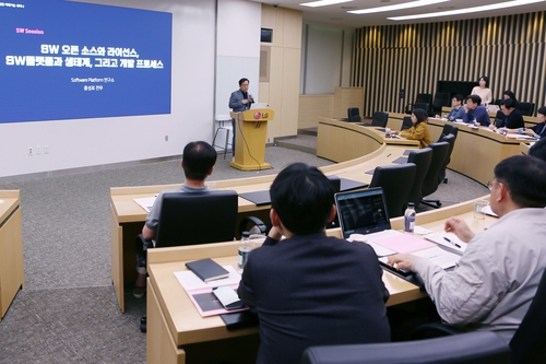 "직원들은 AI 열공 중"…LG전자, 사내 '챗GPT 교육' 신설