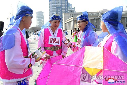 북한도 세뱃돈 받네…이동권 제한에 고향보단 식당으로