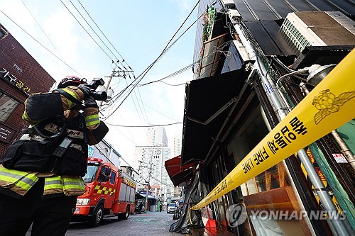 지하철 2호선 신당역 인근 화재로 30여분간 열차 무정차 통과(종합)