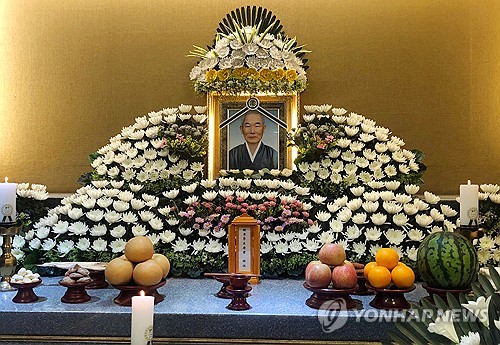 日 전범기업 사죄 못받고…징용피해자 이춘식 할아버지 발인