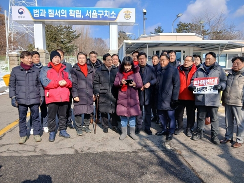 與 '탄핵반대 원외위원장' 80명, 尹에 편지…"끝까지 함께"