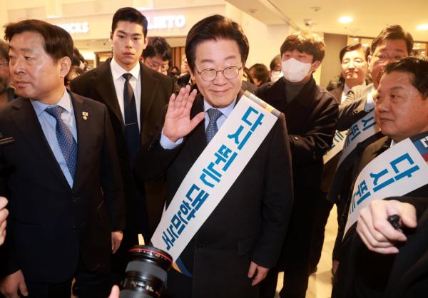 이재명, 설날 “고통·절망 딛고 나은 세상 맞이할 것”