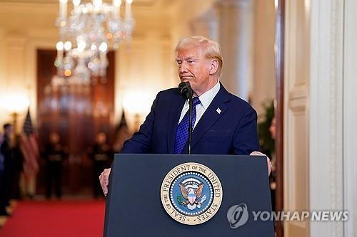 트럼프 "재무부가 불필요한 금융규제 감축하고 대출 풀 것"