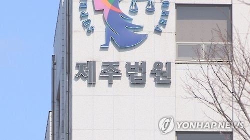 새벽 골목길 누워있던 30대 택시로 밟아 사망…운전자 무죄