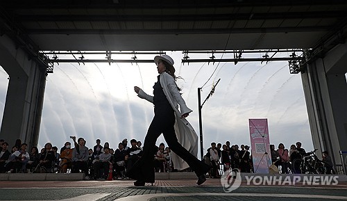 소비시장의 큰손 55∼74세 'GG세대'가 온다…감성 나이로 마케팅해야