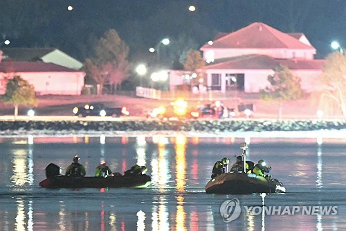 "참사 겨우 피하길 밥먹듯"…美여객기 추락에 관제부실 논란