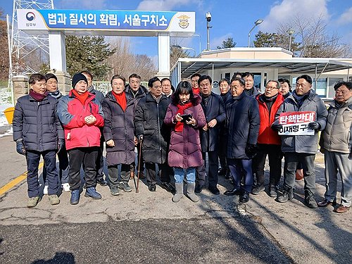 민주, 與의원들 尹접견 추진에 "극우 유튜버 기관지 수준"