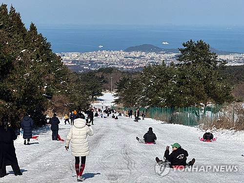 제주 흐리다 밤부터 비…예상 강수량 20∼70㎜