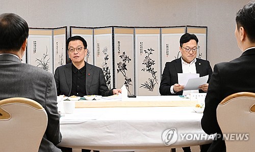 崔대행, 대외경제현안간담회…설연휴 美통상 현안 점검