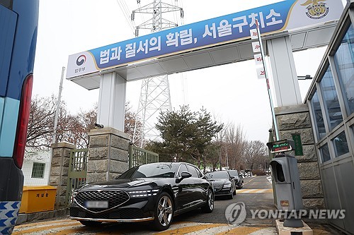 尹, 참모들과 구치소 접견…"의기소침 말고 최선 다하라"(종합)