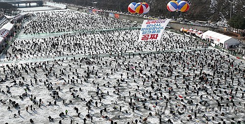 화천산천어축제 설 연휴 55만명 흥행가도…역대 최다 기대감