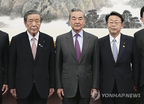 "中 왕이, 日 자민당에 '2월 이시바 중국 방문' 비공식 제안"