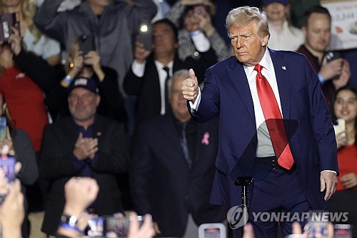 트럼프, 브릭스에 100% 관세 경고…러 "공동통화 논의 없어"(종합)