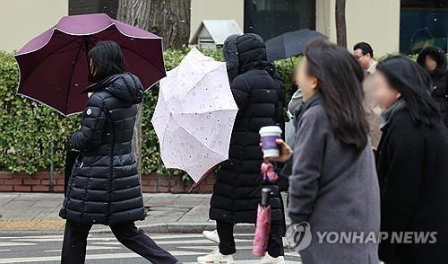 충북 흐리고 비 또는 눈…낮 기온 4∼7도