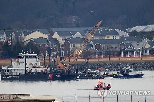 '충돌참사' 美공항일대 헬기 제한…관제사 태부족 실태 도마에(종합)