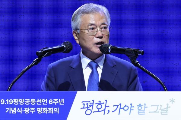 文 "책 안 읽어 '종북좌파·반국가세력' 망상에서 허우적"