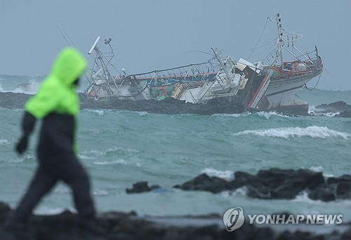 제주서 어선 2척 좌초돼 2명 사망, 2명 실종…야간수색 돌입(종합3보)