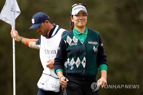 '벙커샷 이글' 김아림, LPGA 투어 시즌 개막전 3R 3타 차 선두