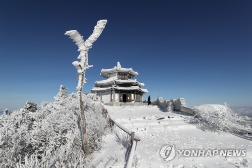 곤돌라 타고 와 진화했건만…한순간 잿더미 덕유산 설천봉 상징