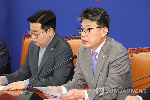 진성준 "반도체법 이달 처리하자…52시간 예외, 추후 수정 용의"