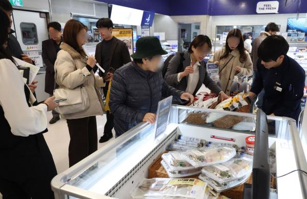 "마트가면 꼭 삽니다"…한 달 90만원, 커지는 식비 부담에 선택한 것