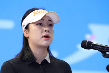 ‘LPGA 데뷔’ 윤이나, 파운더스컵 2R 컷 탈락…고진영 단독 선두