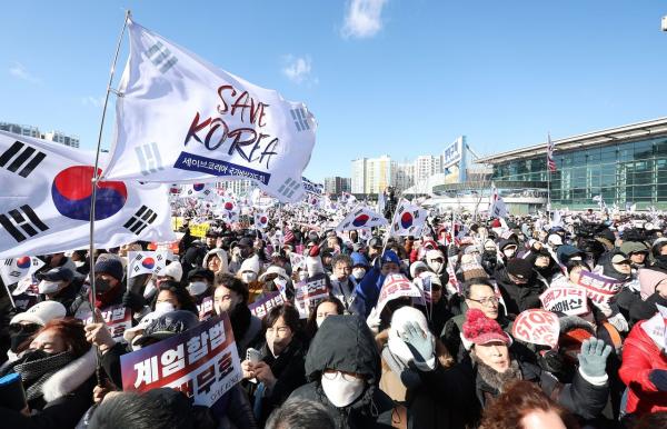 "尹 탄핵 반대" 5만 몰린 대구...여당도 '보조 맞추기'