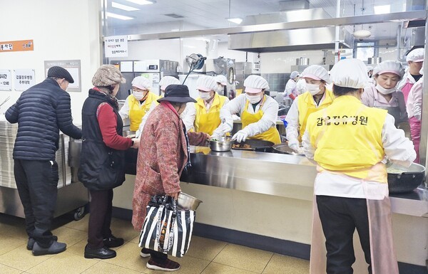 갑을장유병원 주부대학, 지역봉사활동 개시