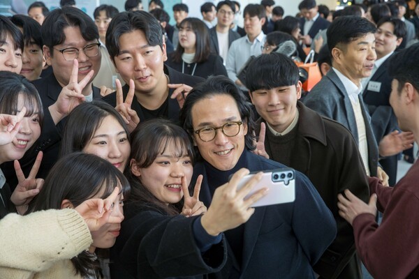 조현범 한국앤컴퍼니그룹 회장, 신입사원 환영행사 참가