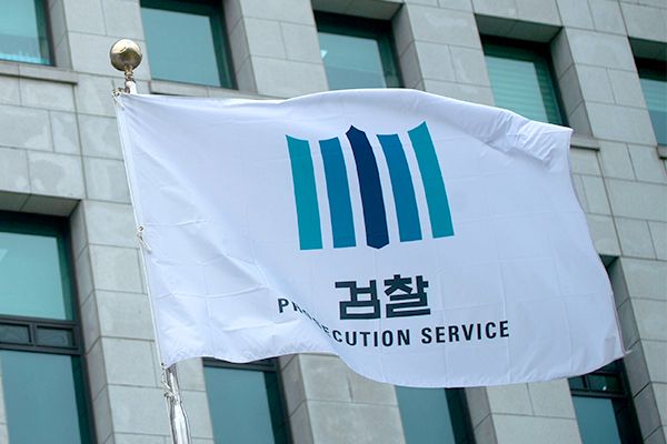 [Invest&Law]밥값 끊긴 검찰 압수수색도 못한다…기업 사정 주도하는 국세청