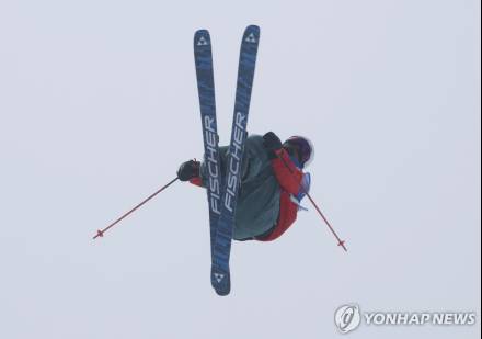 '동반 포디움' 윤종현·신영섭, 프리스타일 스키 빅에어 은·동메달 획득 [하얼빈 AG]