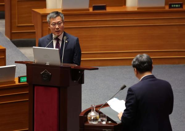 법무부 "명태균 수사,  현재도 진행중…양 많아 포렌식 오래 걸려"