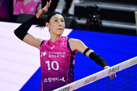 '김연경 19득점' 흥국생명, GS칼텍스 꺾고 8연승...4라운드 충격패 설욕 [IS 인천]