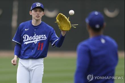 "오 마이 갓, 이런 공은 처음" 사사키 첫 불펜 투구에 베테랑 포수도 감탄