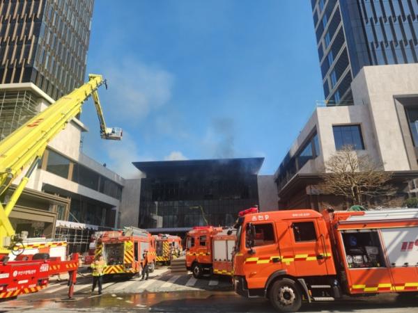 김문수 고용부 장관 “부산 공사장 화재 사고수습 중수본 구성”