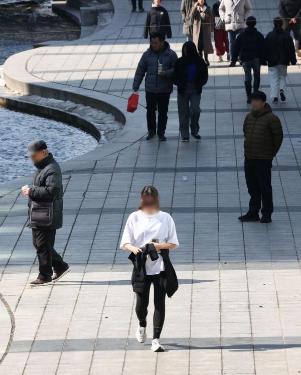 [내일 날씨]'낮 최고 12도' 포근한 토요일… 전국 흐림·일부 지역 비