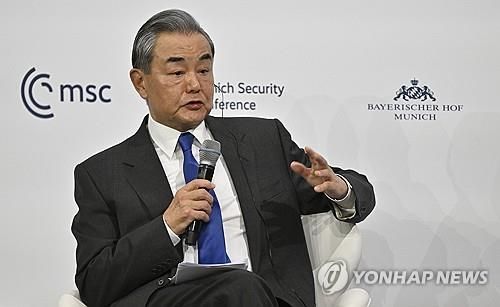 中 왕이 "미국 억압에 끝까지 맞설 것… 다만 같은 방향 희망"