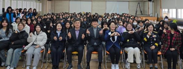 전남광양교육지원청은 최근 광양여고 신입생 170여 명을 대상으로 제2회 차세대 여성 리더십 캠프를 성공적으로 개최했다.