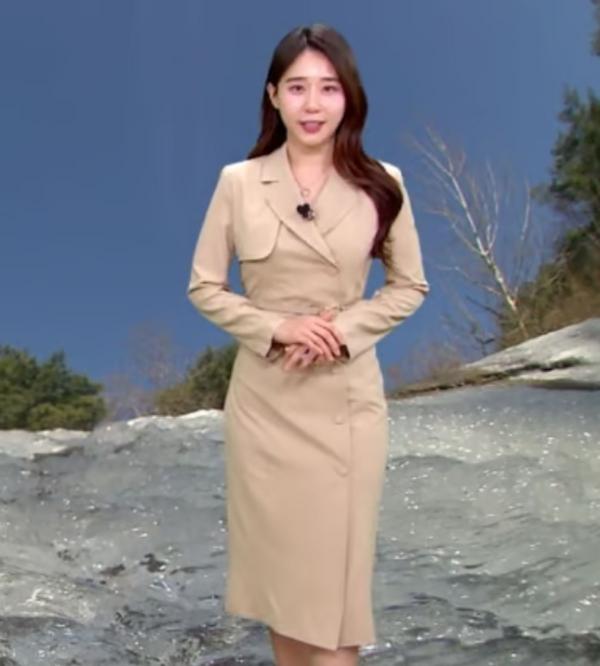 기상캐스터 박하명 19일 일기예보를 진행하는 모습  / 출처 : MBC 뉴스투데이