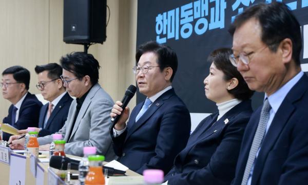 현대차 아산공장 찾은 이재명…트럼프發 관세폭탄 해법 논의