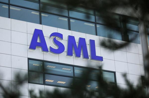 네덜란드 경제부 장관·ASML 전 CEO, 삼성 평택공장 방문