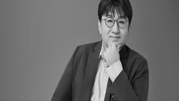 “몰라보겠네?”…방시혁 하이브 의장, 다이어트 후 날렵한 모습으로 ‘눈길’